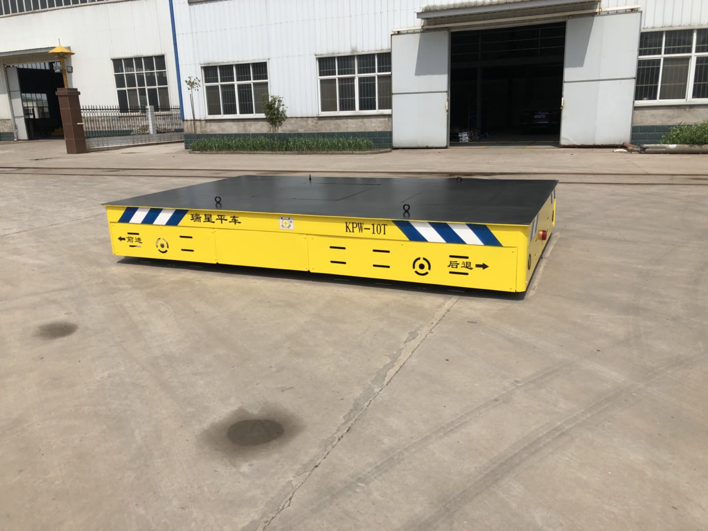 無(wú)軌電動(dòng)平板車